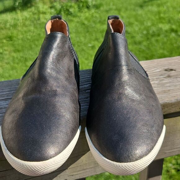 Frye Melanie Black Leather Slip-On Sneakers Size 9 - Picture 2 of 7